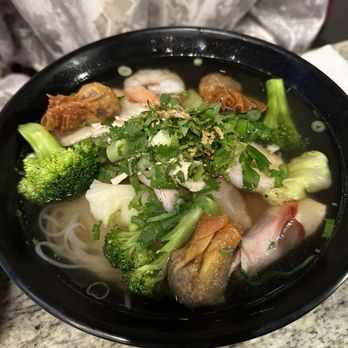 La Mint - Vietnamese Kitchen - H1. Wor Wonton Noodle Soup bowl - Vietnamese Near Me - Reno, Nevada La Mint - Vietnamese Kitchen - H1. Wor Wonton Noodle Soup bowl - Vietnamese Near Me - Reno, Nevada