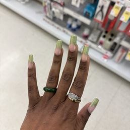 Nails by Le's Nails by Le's