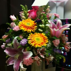 Baldwin Park Florist - I called and just said... "I need a really nice arrangement for delivery" BINGO!!!! She nailed great arrangements every time!!!