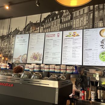Joe & The Juice - Inside - Juice Bars & Smoothies Near Me - Chicago, Illinois