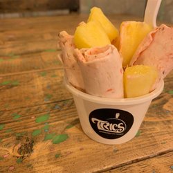 TRICS - Cereza, almendras, y piña
