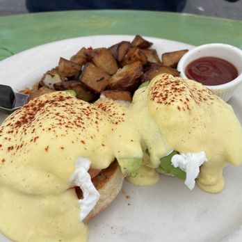 Dish - Cali eggs Benedict - American Near Me - La Canada Flintridge, California
