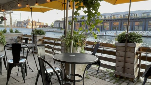 V-NO Wine Bar and Shop by null