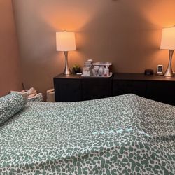 A Touch of Ginger - Acupuncture bed