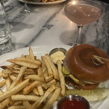 Porter Kitchen & Deck - Porter Cheeseburger* - New American Near Me - Chicago, Illinois