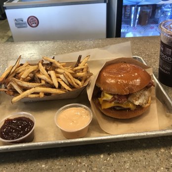 Social Burger - Burgers Near Me - Vienna, Virginia
