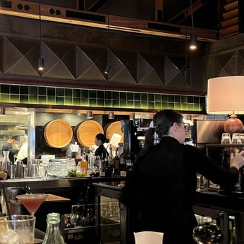 Houston's Restaurant - Bar and open view of sushi bar - New American Near Me - Irvine, California