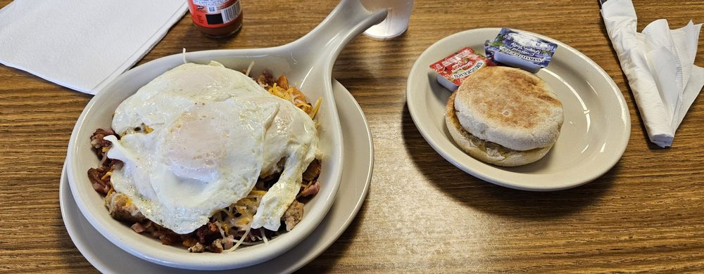 Birdie's Main Street Diner Logo
