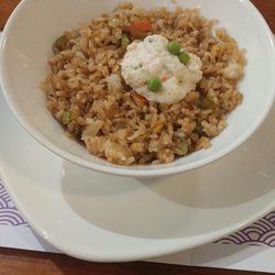 Sushi Itto - Crees q vale la pena pedir un yakimeshi con salsa tampico !?? Cuando pichicatean la porcion y tpdp por 72 pesos   Pffff   No vuelvo a venir