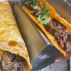 El Mezquite de Luna - Birria Tacos