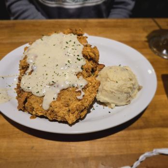 Cheddar's Scratch Kitchen - Country fried steak and mashed potatoes - American Near Me - Triadelphia, West Virginia