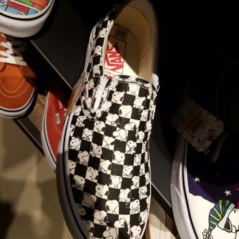 Vans - Another view of the Snoopy Vans shoes. - Shoe Stores Near Me - Honolulu, Hawaii Vans - Another view of the Snoopy Vans shoes. - Shoe Stores Near Me - Honolulu, Hawaii