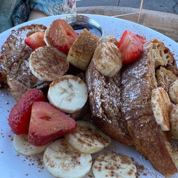Fàme Caffe - French Toast added banana - Coffee & Tea Near Me - Phoenix, Arizona