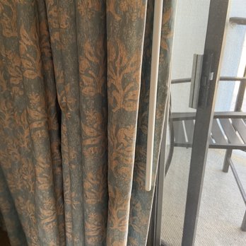 Henlopen Hotel - Dirty curtains. - Hotels Near Me - Rehoboth Beach, Delaware