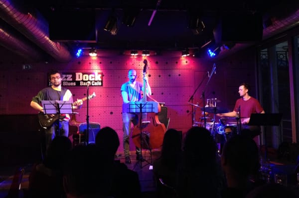 Jazz Dock by null