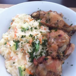 Arroz cremoso com coxinha de frango assada