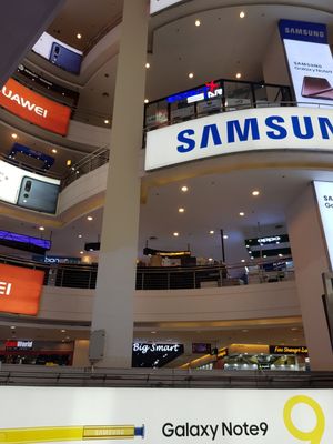 Plaza Low Yat by null