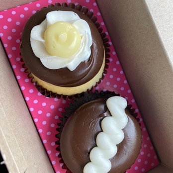 Smallcakes - Pretty boxing and presentation - Cupcakes Near Me - Newport News, Virginia Smallcakes - Pretty boxing and presentation - Cupcakes Near Me - Newport News, Virginia