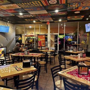 Tijuana Flats - Dining area notice hot bar get to sauciny - Tex-Mex Near Me - Deerfield Beach, Florida