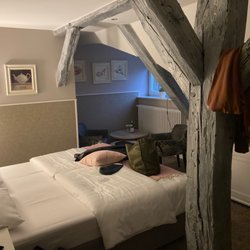 Hotel Schloss Basthorst - Unser Zimmer ist wunderschön. Einzige Makel: kein Kühlschrank und kein Wasserkocher.
