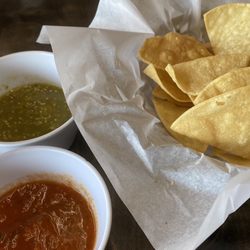 Cielito Lindo - Fantastic complimentary Chips & Salsa served with red salsa and green salsa. Both salsa were flavorful with a little bit of heat to them.