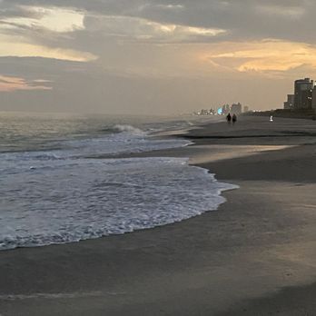 Island Vista Resort - Beach at sunset - Hotels Near Me - Myrtle Beach, South Carolina