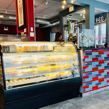 Griddle 24 - a bakery with a display of pastries - Diners Near Me - Chicago, Illinois
