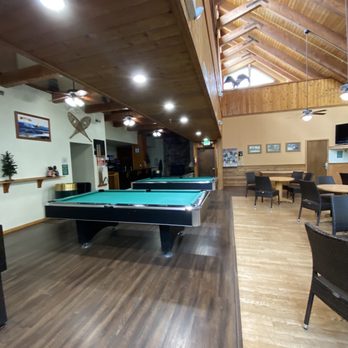 Lagonita Lodge - Game room - Hotels Near Me - Big Bear Lake, California
