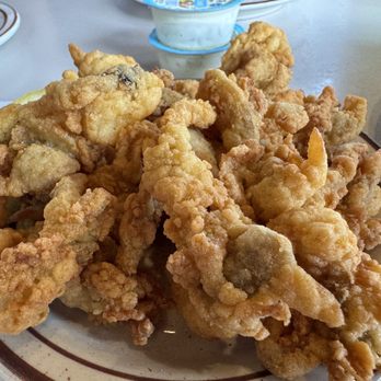 Barnacle Billy's - Fried whole belly clamps - Seafood Near Me - Ogunquit, Maine Barnacle Billy's - Fried whole belly clamps - Seafood Near Me - Ogunquit, Maine