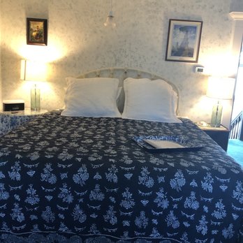 Bissell House 1887 - Morning glory room. Comfy bed. - Bed & Breakfast Near Me - South Pasadena, California Bissell House 1887 - Morning glory room. Comfy bed. - Bed & Breakfast Near Me - South Pasadena, California