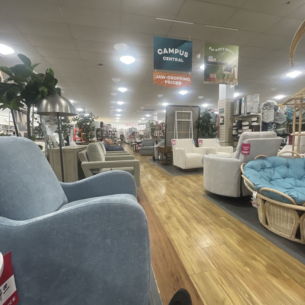 Bought in April 2025 Used for commercial less than 1 year, still like new.  No high volume storage 208L Available for pick up on the 28th or 29th  Serious buyer only, image size:1000x1000