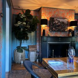 Old Stone House Inn And Restaurant - Front room