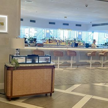 Crowne Plaza Coogee Beach-Sydney - Bar area - Hotels Near Me - Sydney, NSW