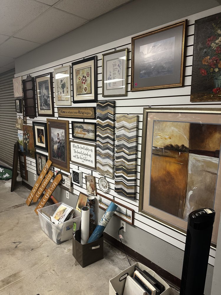 FULL CIRCLE THRIFT Updated October 2024 14 Photos 5472 W Shaw Ave