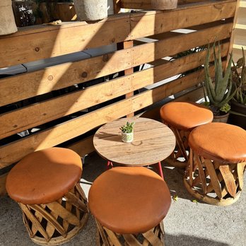 Maple Street Eatery - Outside seating - Bars Near Me - Livermore, California