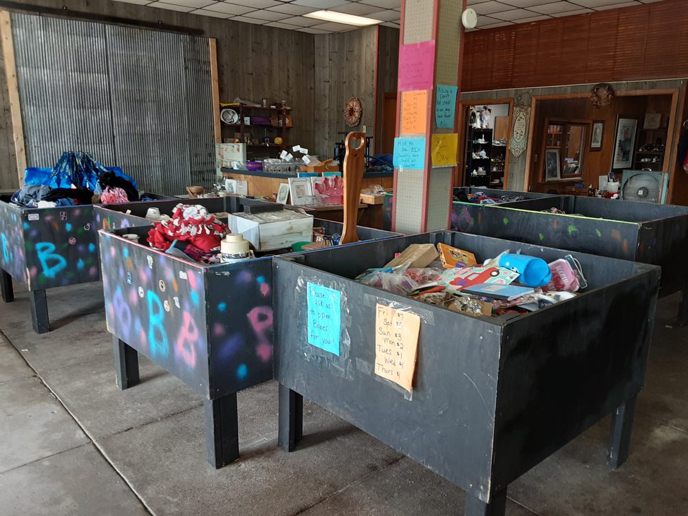 THRIFTY BINS Updated July 2024 1413 Washington St, Eldora, Iowa