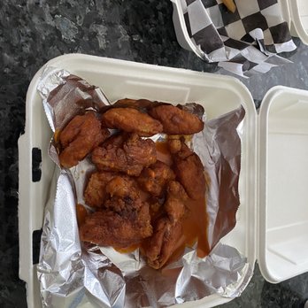 Beef 'O' Brady's - Again only 9 wings in the 10 piece - Pubs Near Me - Merritt Island, Florida
