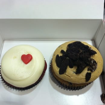 Georgetown Cupcake - Red velvet, coffee cookies & cream - Cupcakes Near Me - Washington, DC, District of Columbia Georgetown Cupcake - Red velvet, coffee cookies & cream - Cupcakes Near Me - Washington, DC, District of Columbia