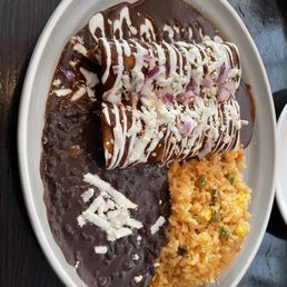 Enchiladas de Pollo en Mole Oaxaqueño Enchiladas de Pollo en Mole Oaxaqueño