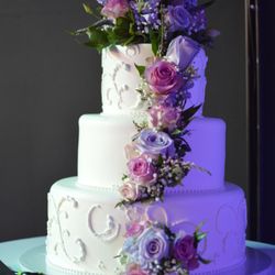 Sweeties Bakery - Amazing service and quality cake. Everyone love the vanilla cake