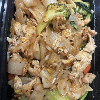 Vientiane Noodle Shop - Padsee eiw - Thai Near Me - Milwaukee, Wisconsin