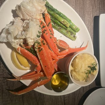 Bonny and Read - 1lb Alaskan Snow Crab Dinner - Seafood Near Me - Colorado Springs, Colorado Bonny and Read - 1lb Alaskan Snow Crab Dinner - Seafood Near Me - Colorado Springs, Colorado