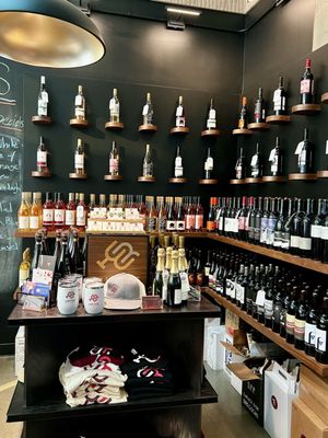 WeRise Wines by null