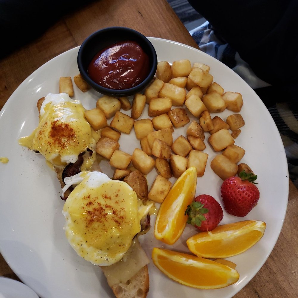 Moxies Dixon Road Restaurant - Eggs Benedict - Canadian (New) Near Me - Etobicoke, Ontario