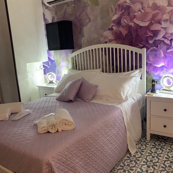 Boutique Napoli Colore - Bed & Breakfast Near Me - Naples, NA