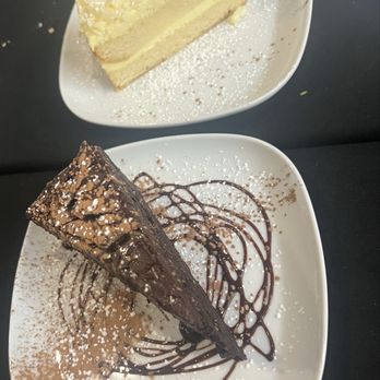 Il Baretto - Lemon mascarpone cake Chocolate cake - Pizza Near Me - Plantation, Florida Il Baretto - Lemon mascarpone cake Chocolate cake - Pizza Near Me - Plantation, Florida