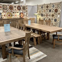 Amish Furniture Gallery - Farmhouse dining table
Amish dining tables
Amish furniture