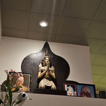 Erawan Thai Cuisine - Happy Hour 12-6 PM - Thai Near Me - Flushing, New York