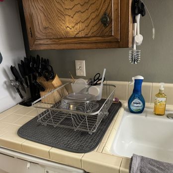 Luisa's Cleaning Service - Kitchen/Sink afterward - Home Cleaning Near Me Luisa's Cleaning Service - Kitchen/Sink afterward - Home Cleaning Near Me