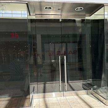 Pembroke Lakes Mall - Store closed up at Pembroke lakes mall - Shopping Centers Near Me - Pembroke Pines, Florida Pembroke Lakes Mall - Store closed up at Pembroke lakes mall - Shopping Centers Near Me - Pembroke Pines, Florida